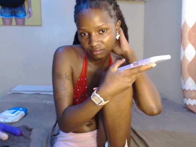 Lustelle live cam on BongaCams