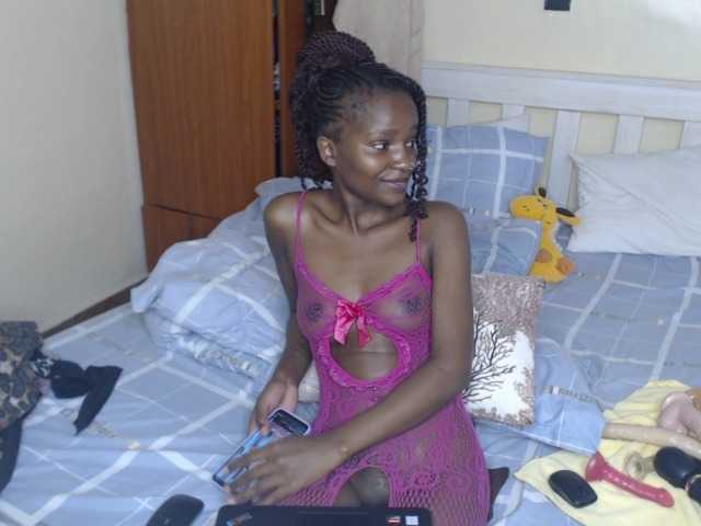 Lustelle live cam on BongaCams