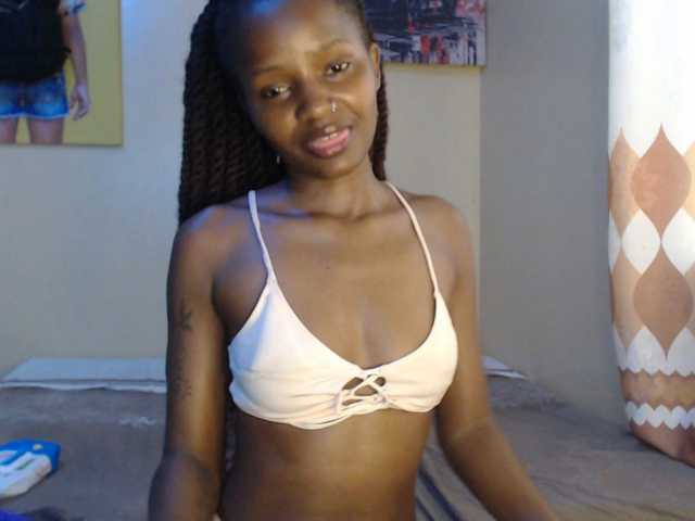 Lustelle live cam on BongaCams