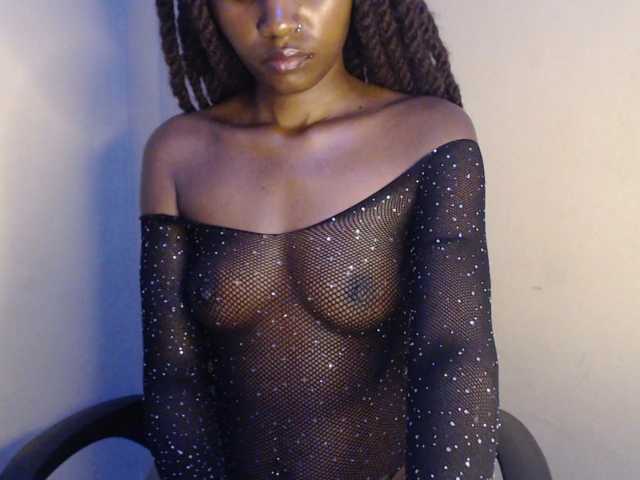 Lustelle live cam on BongaCams
