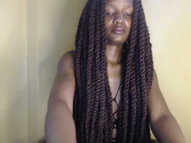 Lustelle live cam on BongaCams