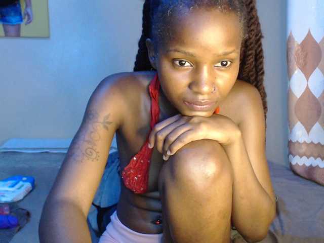 Lustelle live cam on BongaCams