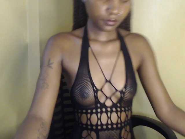 Lustelle live cam on BongaCams