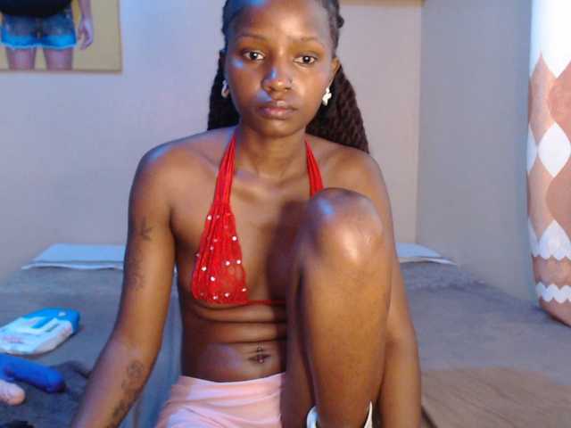 Lustelle live cam on BongaCams