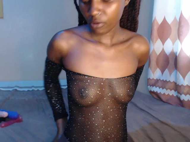 Lustelle live cam on BongaCams