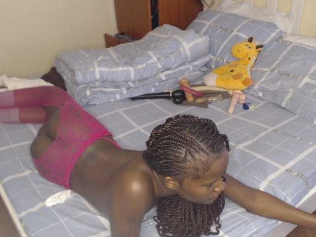 Lustelle live cam on BongaCams
