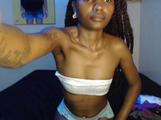 Lustelle live cam on BongaCams