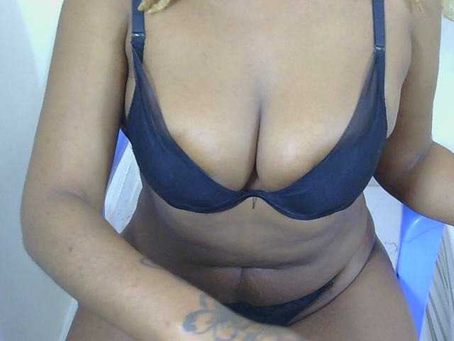 Prettylisah live cam on BongaCams