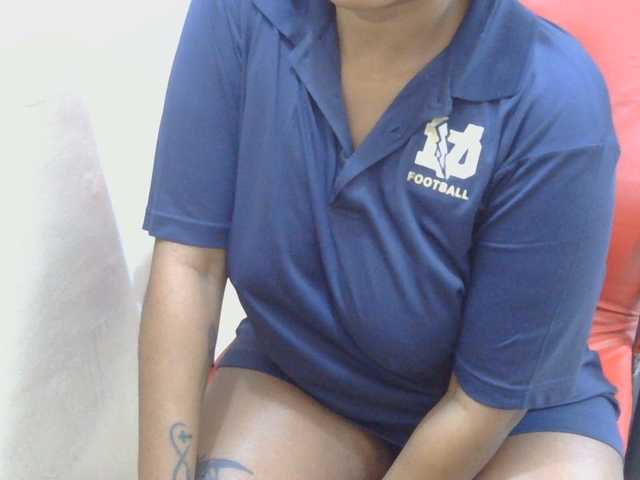 Prettylisah live cam on BongaCams