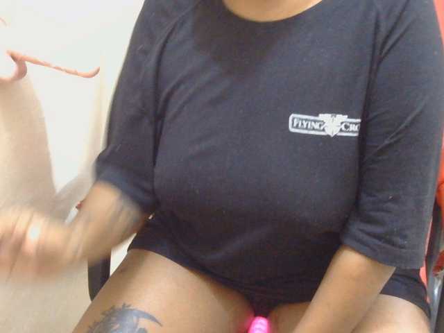 Prettylisah live cam on BongaCams