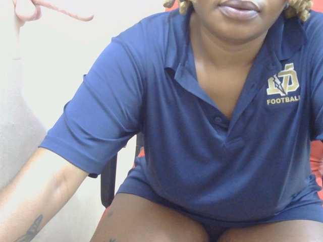 Prettylisah live cam on BongaCams