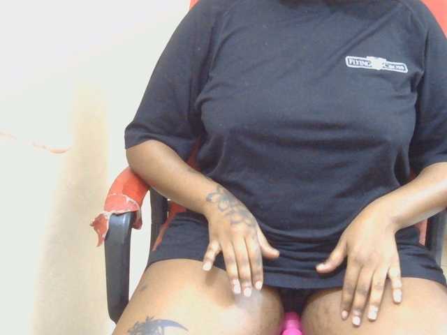 Prettylisah live cam on BongaCams