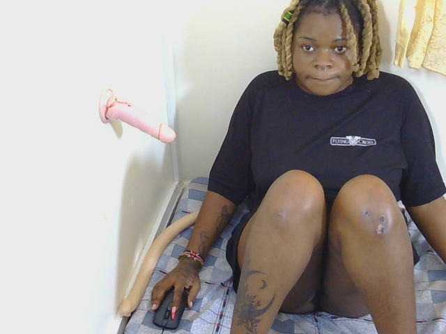 Prettylisah live cam on BongaCams