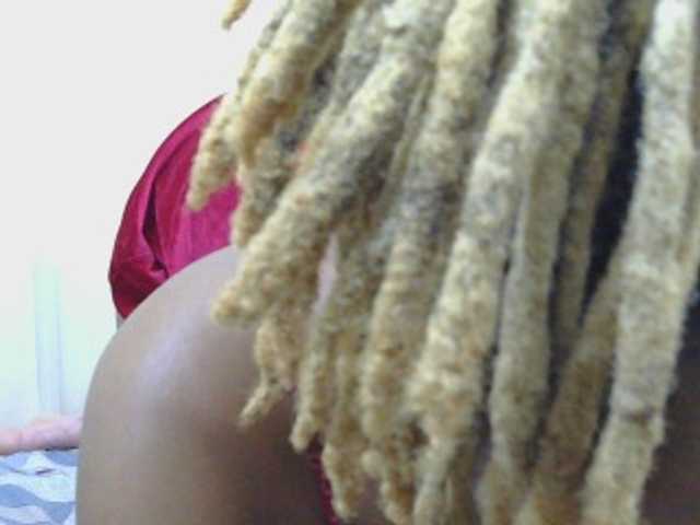Prettylisah live cam on BongaCams