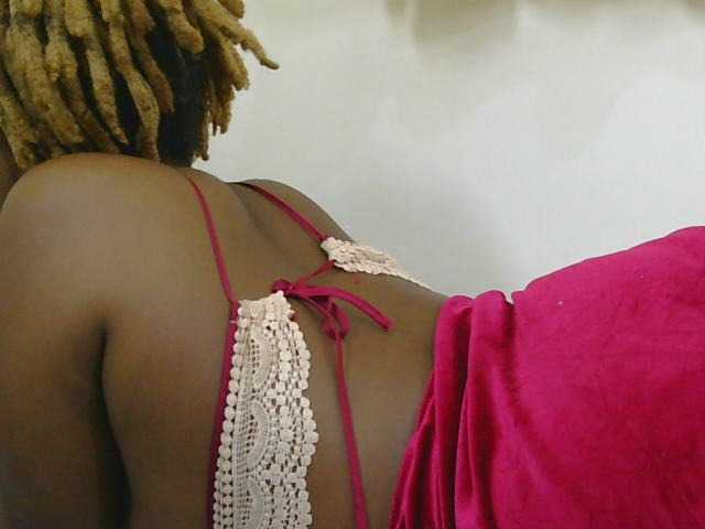 Prettylisah — live female cam
