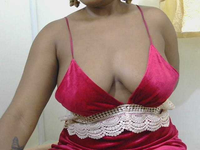 Prettylisah live cam on BongaCams