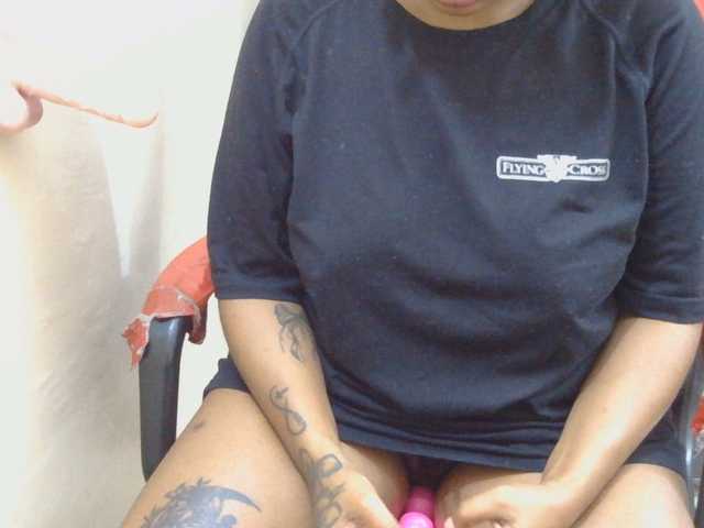 Prettylisah live cam on BongaCams