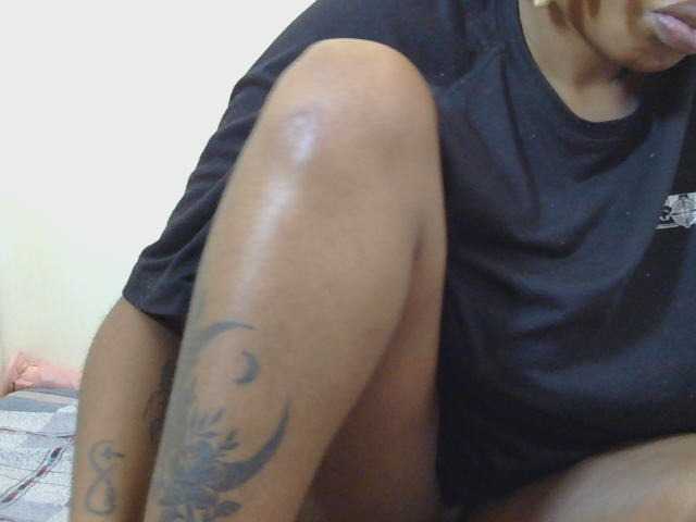 Prettylisah live cam on BongaCams