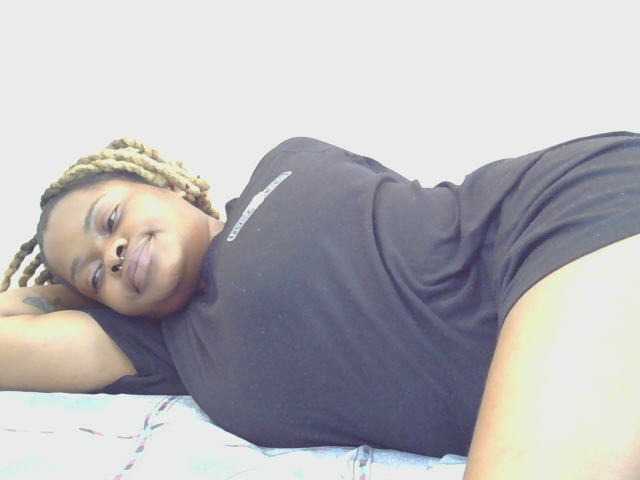 Prettylisah live cam on BongaCams