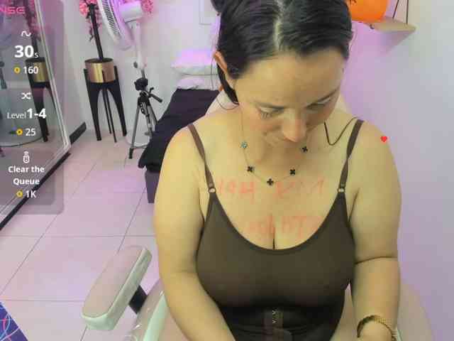 Renesmett's webcam live show