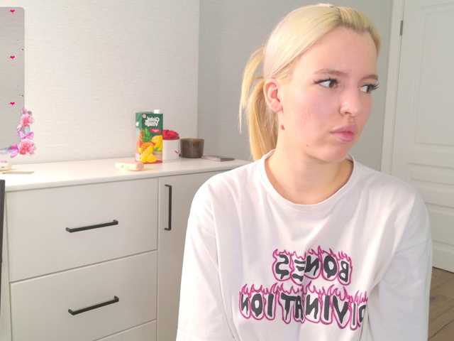 Rosyjune live cam on BongaCams