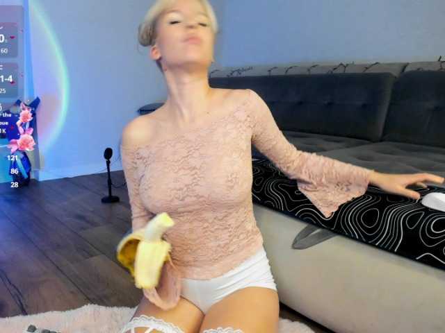 Rosyjune live cam on BongaCams