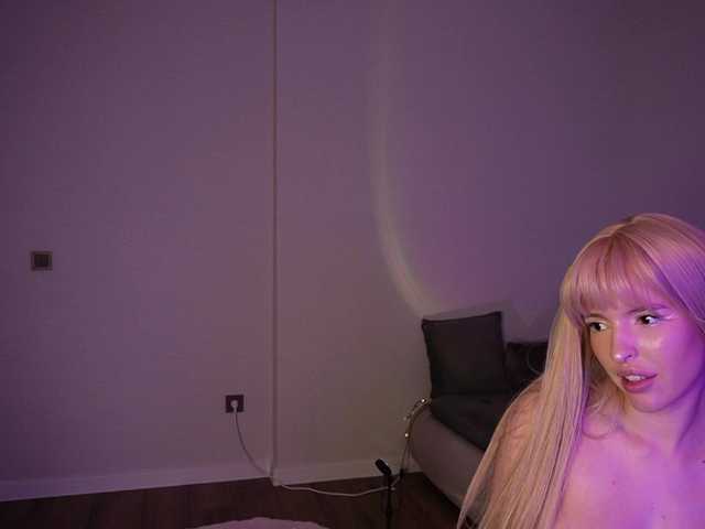 Rosyjune live cam on BongaCams