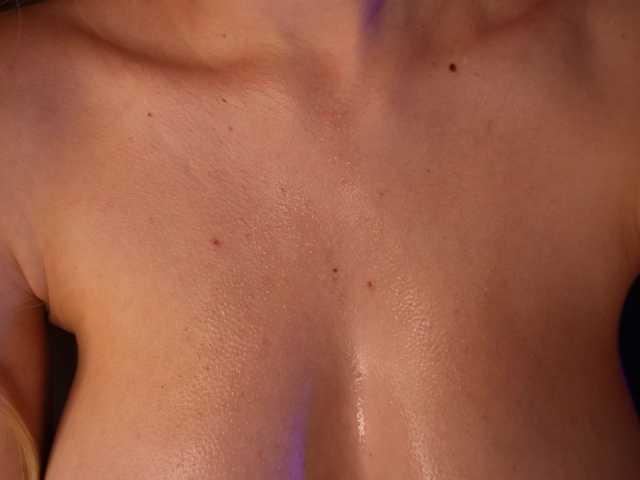 Rosyjune live cam on BongaCams