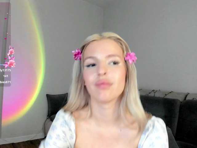 Rosyjune live cam on BongaCams