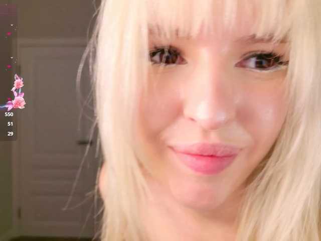 Rosyjune live cam on BongaCams