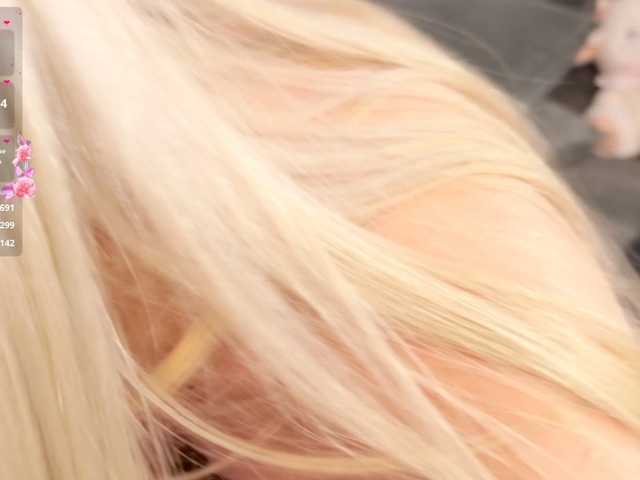Rosyjune live cam on BongaCams