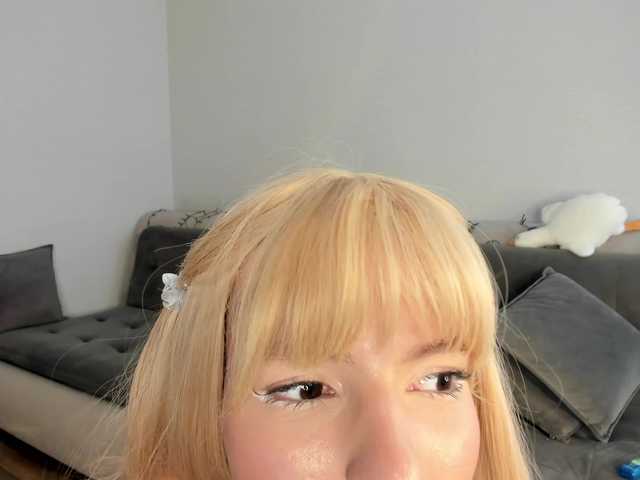 Rosyjune live cam on BongaCams