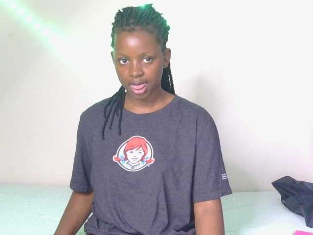 CocoTease33 live cam on BongaCams