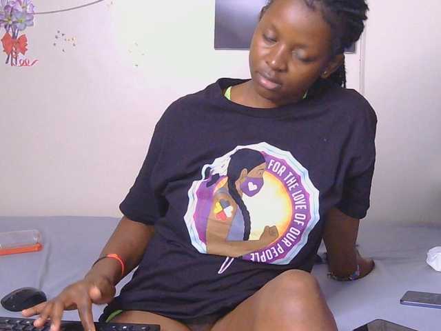 CocoTease33 live cam on BongaCams