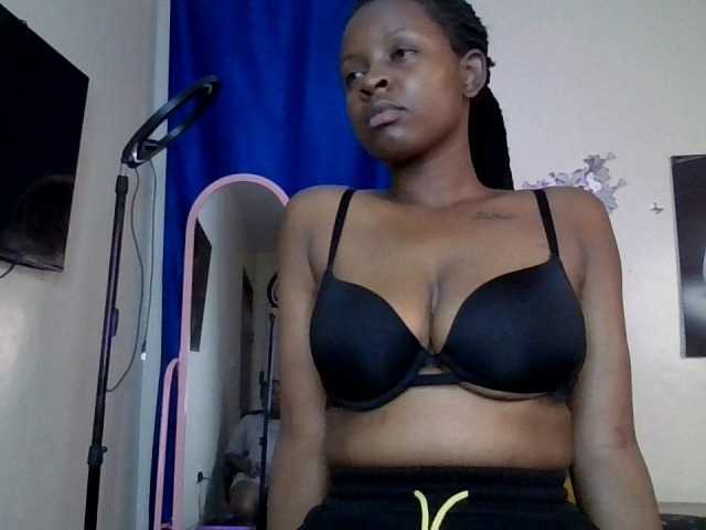 CocoTease33 live cam on BongaCams