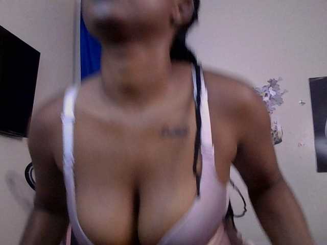 CocoTease33 live cam on BongaCams