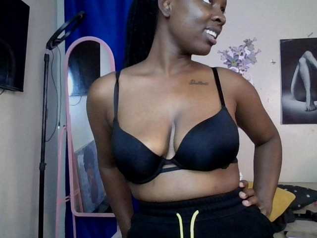 CocoTease33 live cam on BongaCams