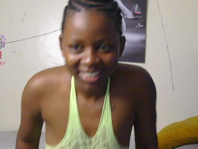 CocoTease33 live cam on BongaCams