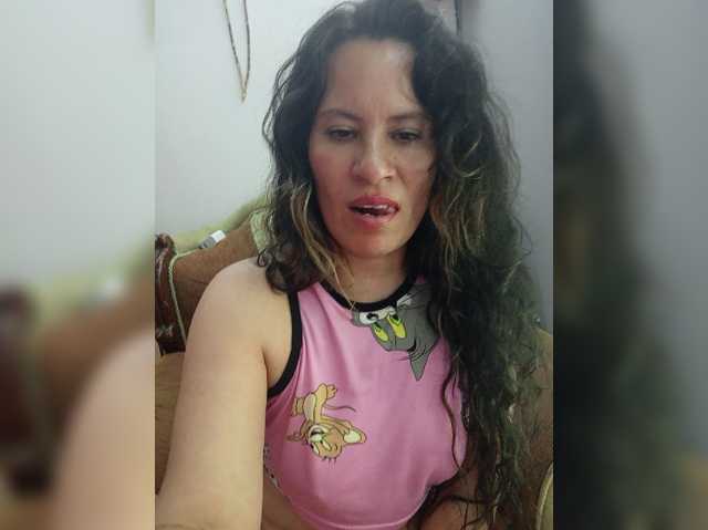 Rhaelya live cam on BongaCams