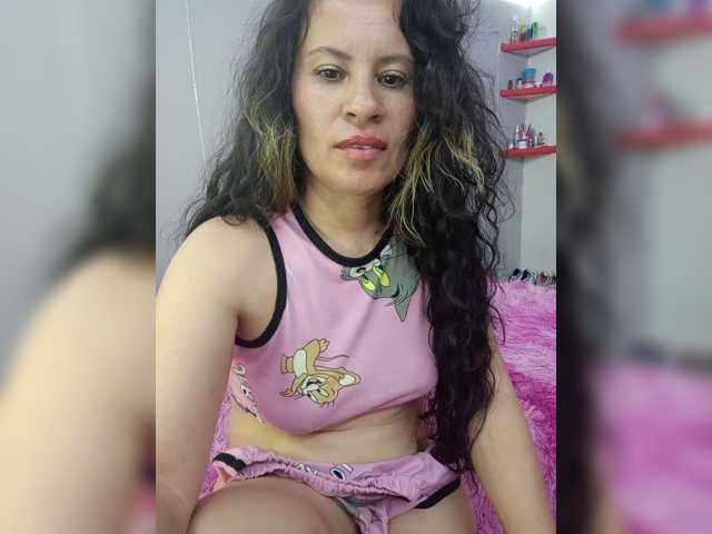 Rhaelya live cam on BongaCams