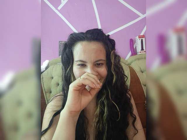 Rhaelya live cam on BongaCams