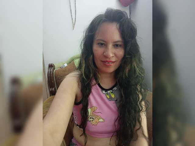 Rhaelya live cam on BongaCams