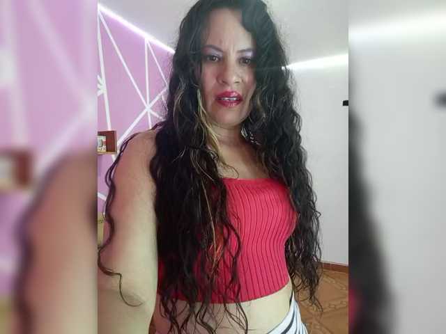 Rhaelya live cam on BongaCams