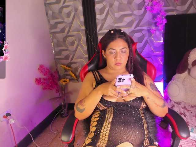 LIZVELVET live cam preview
