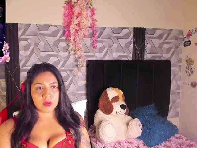 LIZVELVET webcam
