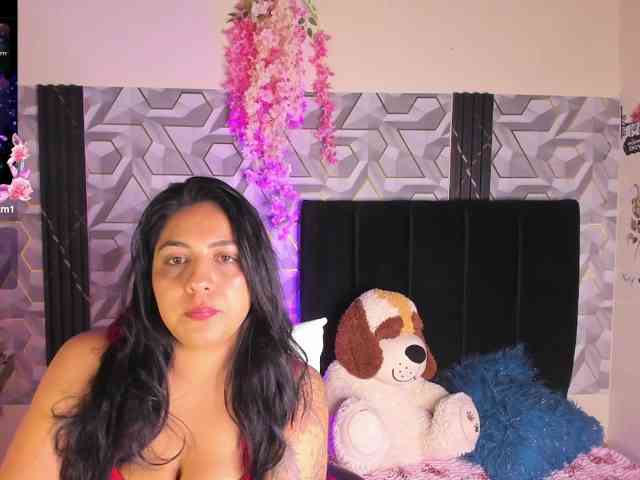 LIZVELVET webcam