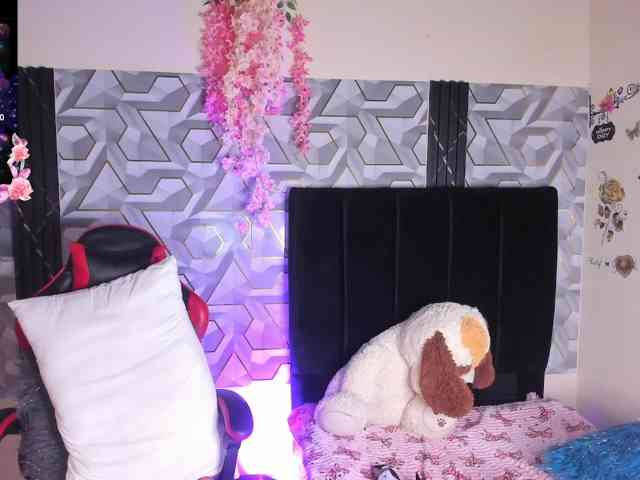 LIZVELVET webcam