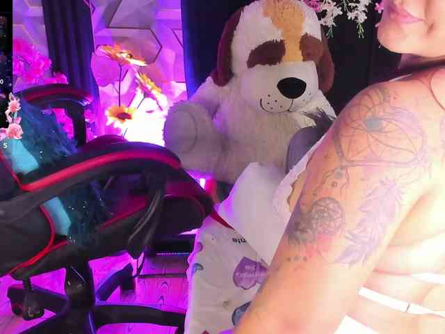 LIZVELVET webcam