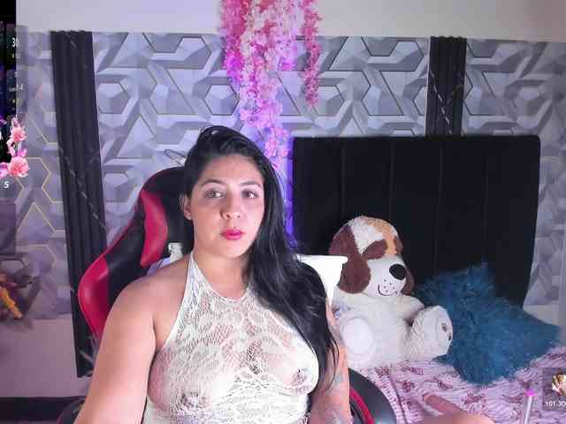 LIZVELVET webcam
