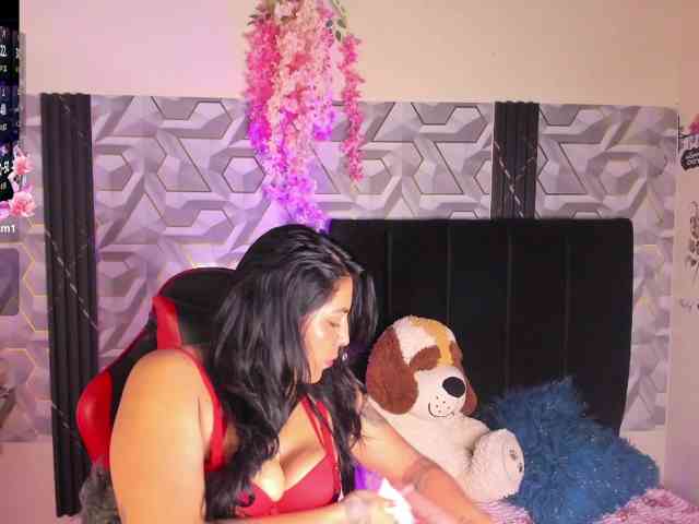 LIZVELVET webcam